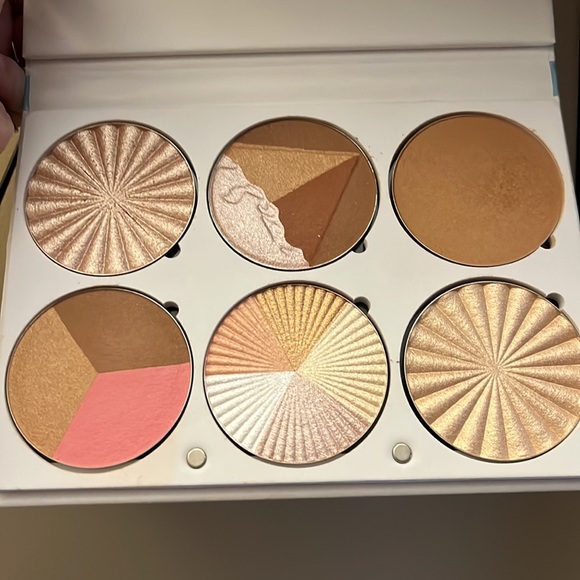 Ofra cosmetics on the glow pallette - Picture 2 of 3